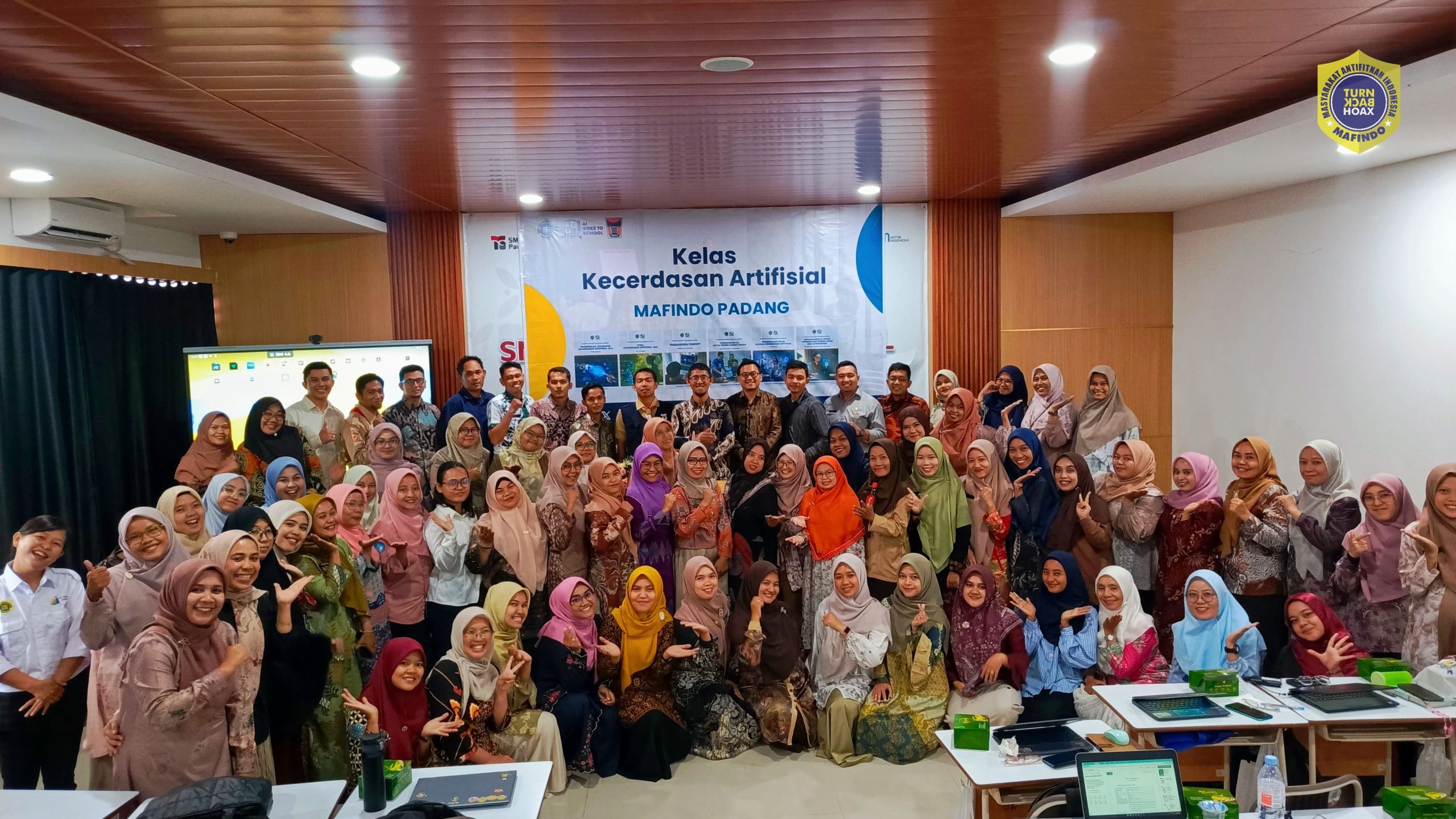 Mafindo dan Guru di Padang scaled
