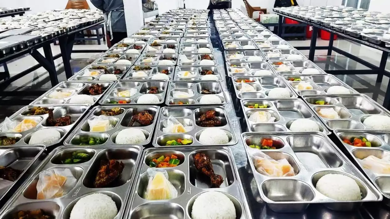 DPR Ungkap Dugaan 5.000 Titik Dapur Fiktif di Program Makan Bergizi Gratis 1 688d924264097 umkm binaan bri jadi pemasok program mbg 1265 711