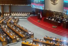 Baleg DPR Soroti Ketimpangan Guru dan Dosen di Swasta, Bahas Peninjauan UU Guru dan Dosen Bersama Kemendikdasmen dan Kemenag