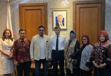 Denny JA Terima Penghargaan Sastra BRICS, Diundang Khusus Dubes Russia “Sastra Dapat Menjembatani Perbedaan”