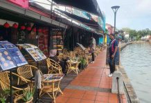 BV Cafe Melaka: Menikmati Senja, Kuliner Halal, dan Lalu-Lalang Boat Wisata